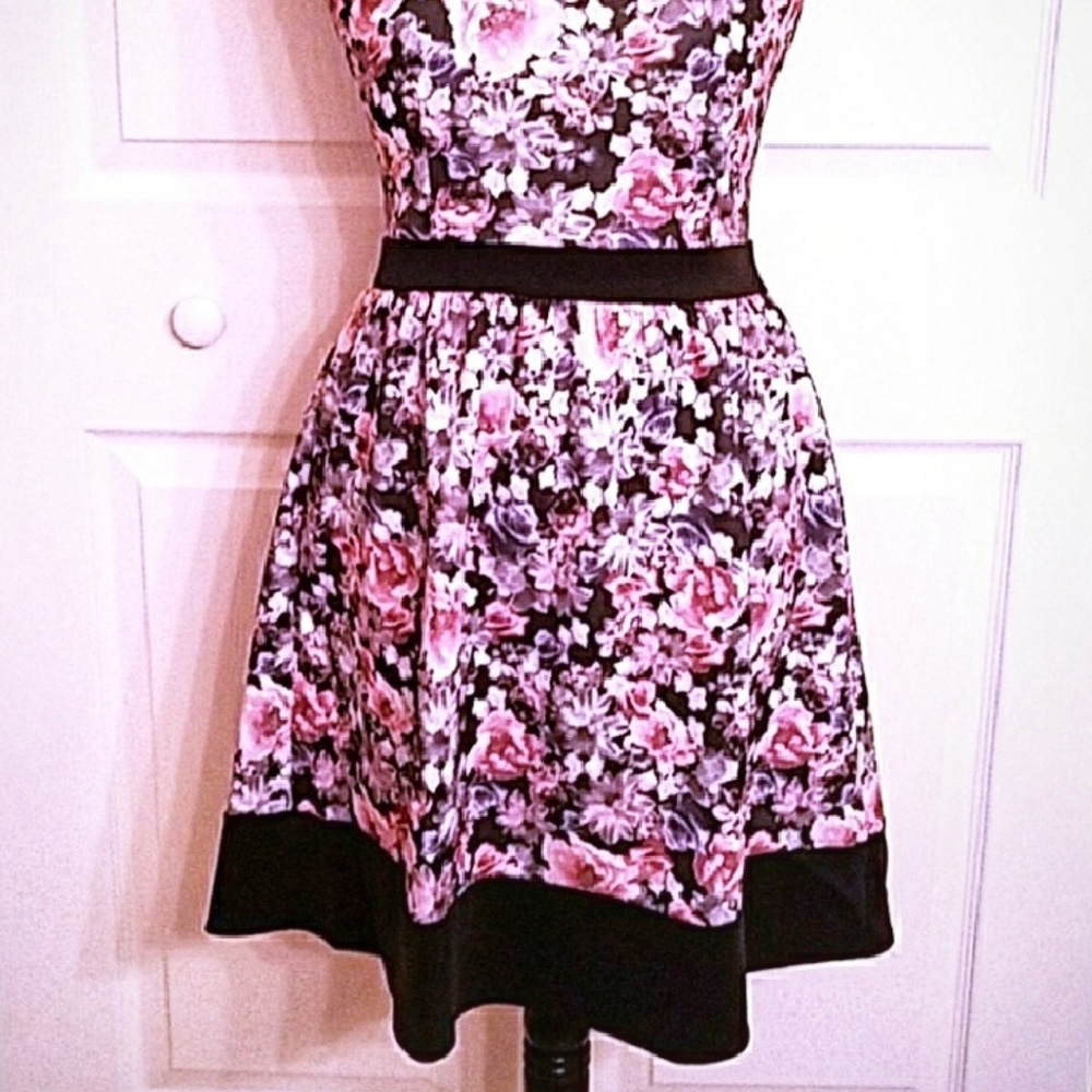 Beautiful floral dress - Picture 8 of 8